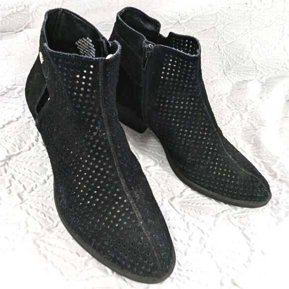 NINE WEST! KADIENNEO! BLACK GENUINE SUEDE LEATHER PERFORATED ANKLE BOOTS!SZ 8.5M - Picture 1 of 10